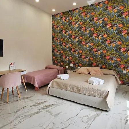 Loves Sanita نابولي